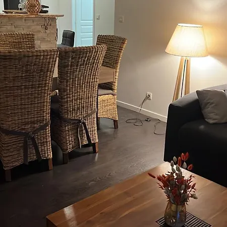 De La Lone Apartment
