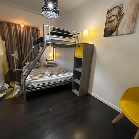 De La Lone Apartment